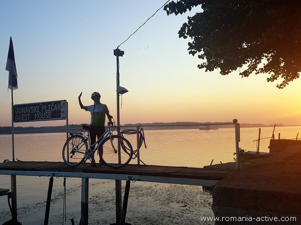 Bike Danube cyclists portrait 600 